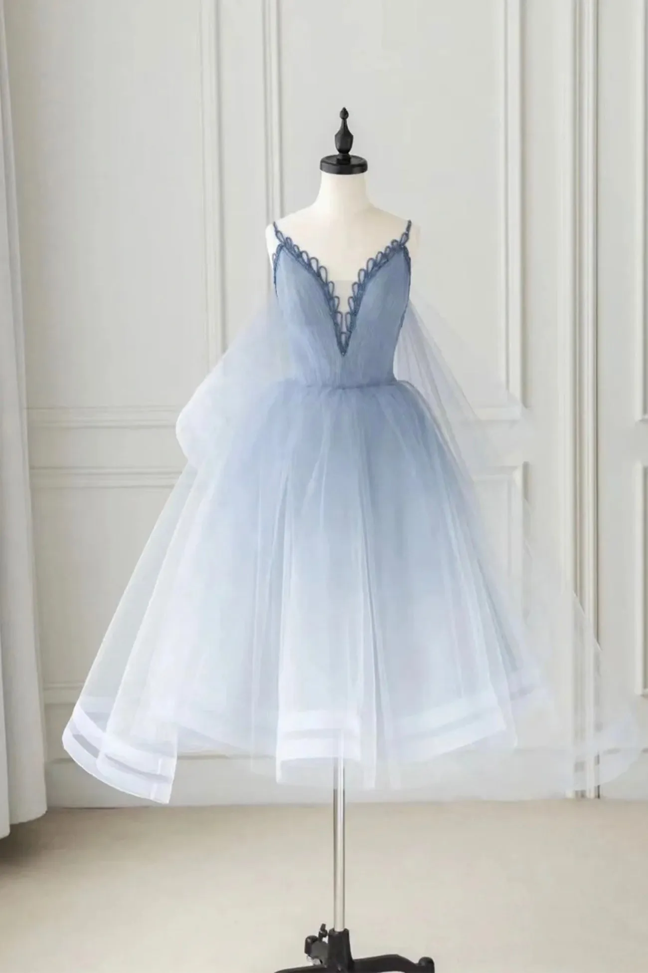 Cute V-Neck Tulle Short Prom Dress A-Line Party Homecoming Dress