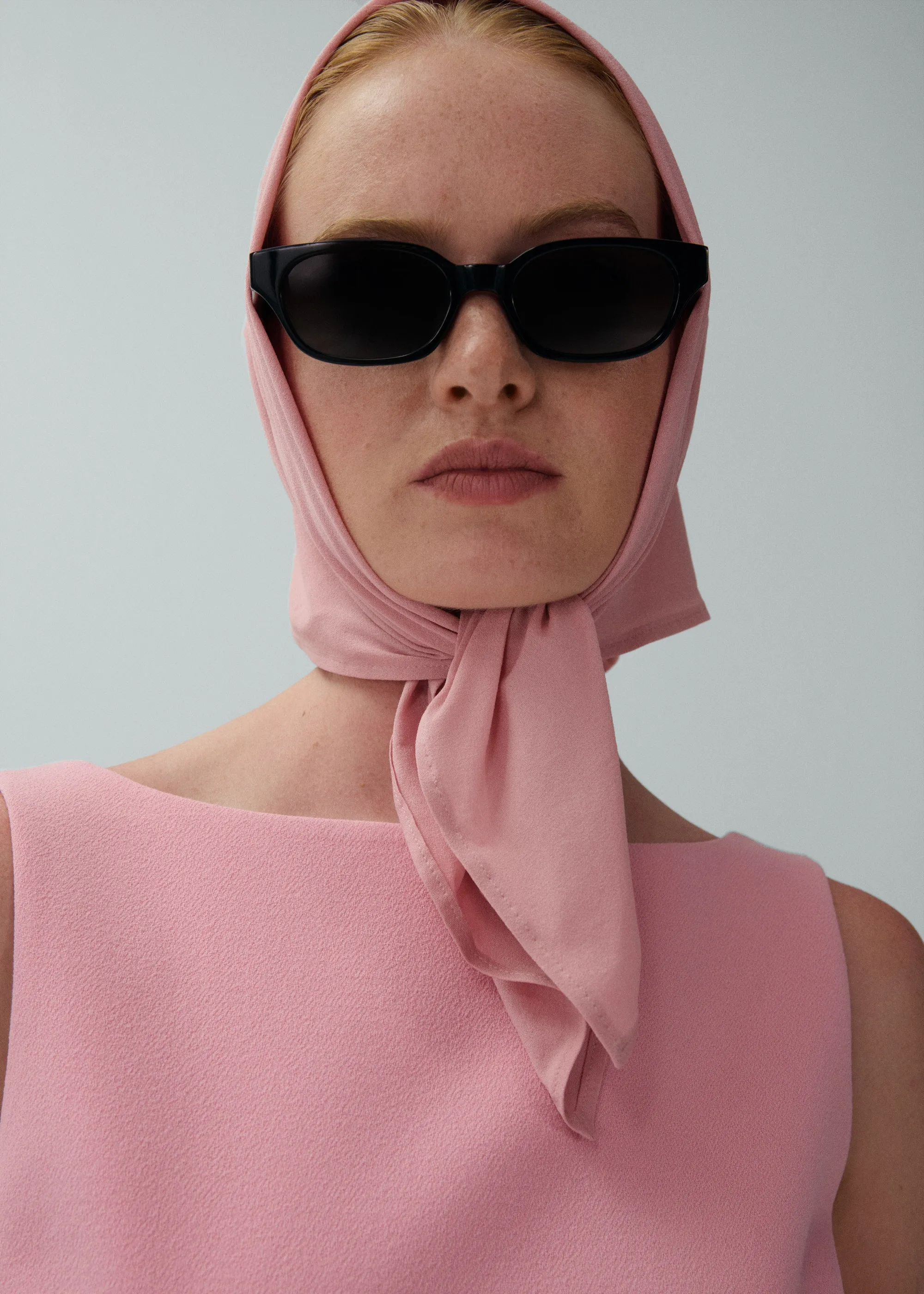 Floral appliqué sheath dress in pink