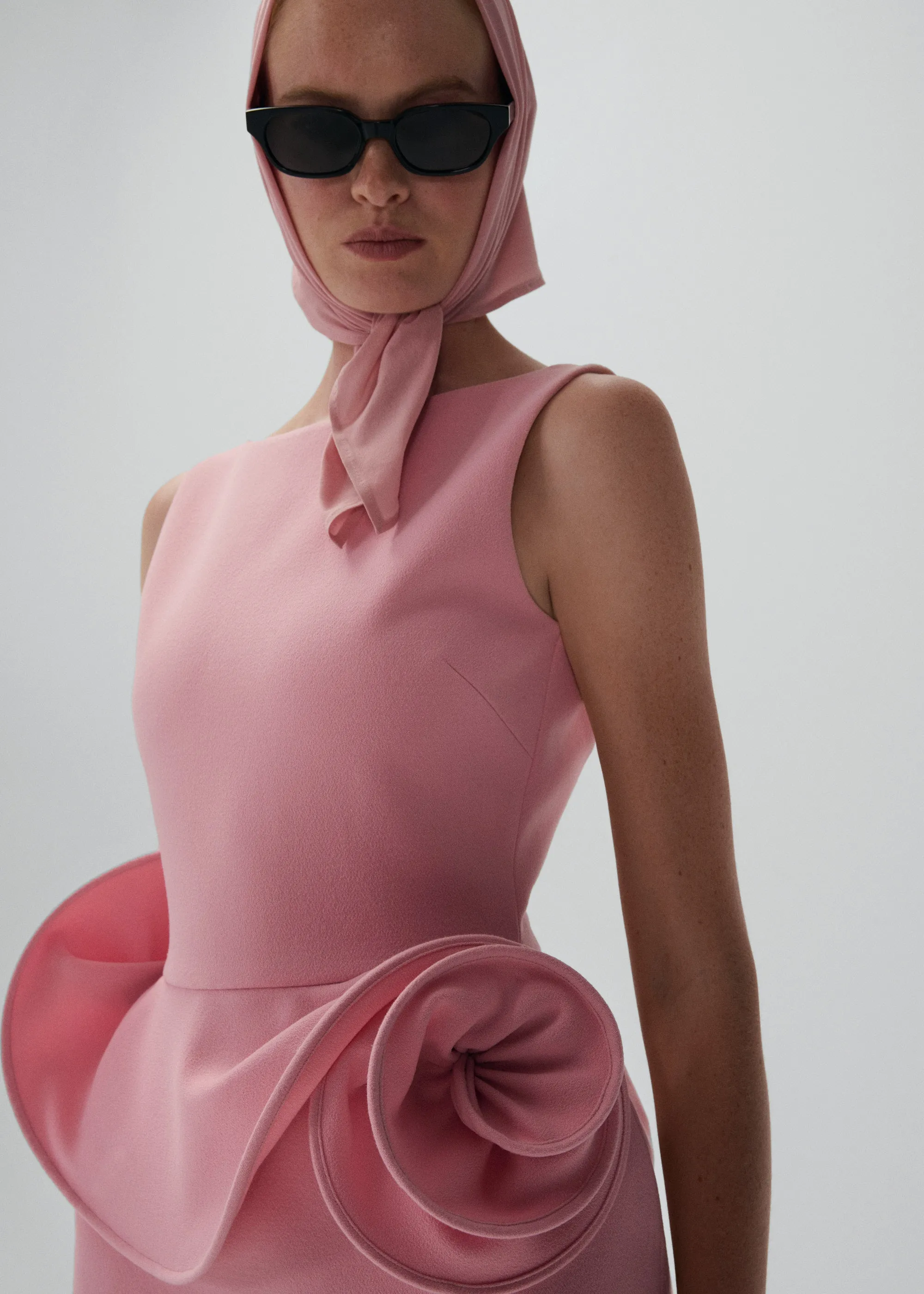Floral appliqué sheath dress in pink