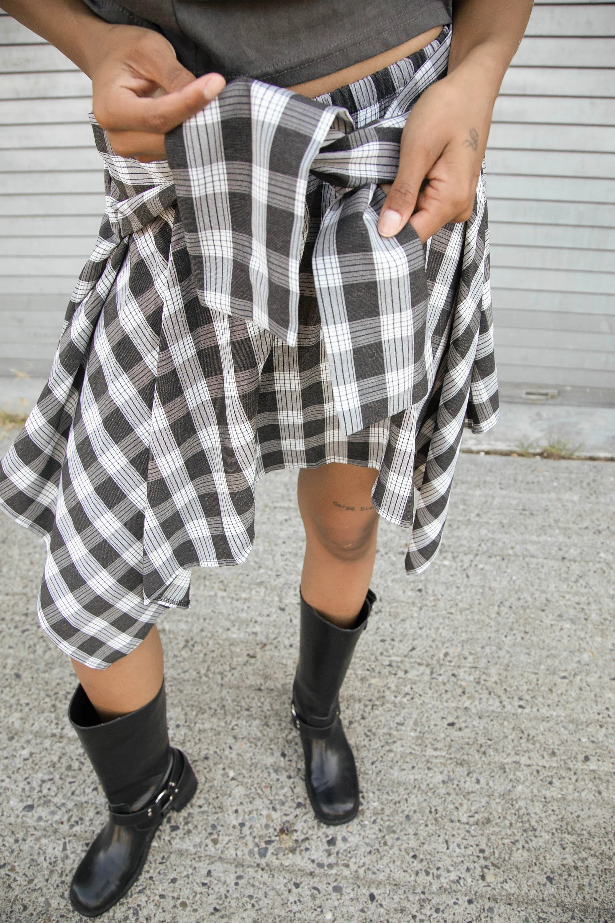 TIED SHIRT EFFECT MINI SKIRT